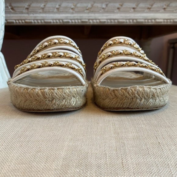 Chanel Sandal Espadrilles slide beige and white with chain detail size 38 - Picture 9 of 17